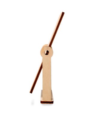 Beyaz arkaplanda oyuncak tahta ayna