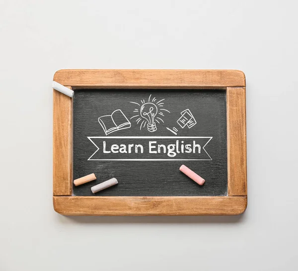 Krijtbord Met Tekst Learn English Witte Achtergrond — Stockfoto