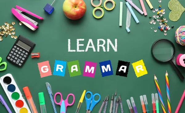 Tekst Learn Grammar Różne Artykuły Piśmienne Tablicy Szkolnej — Zdjęcie stockowe