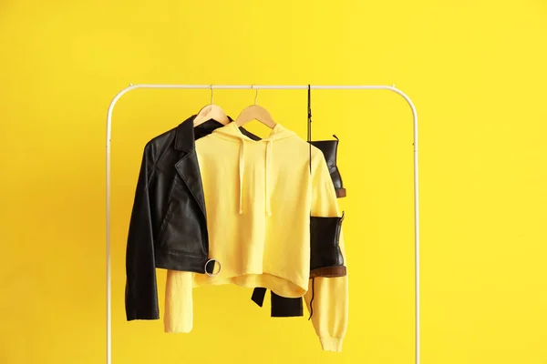 Rack Hoodie Jacket Boots Yellow Wall — Stock Photo, Image