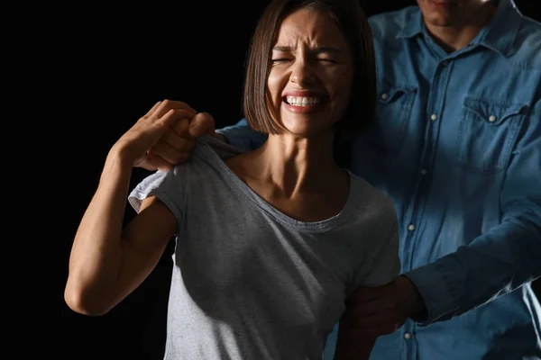 Man Beating Scared Woman Dark Background Violence Concept — Stock Photo, Image