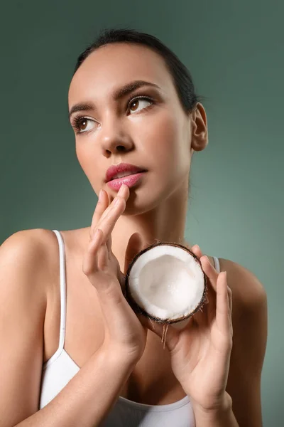 Young Woman Coconut Green Background — Stock Photo, Image