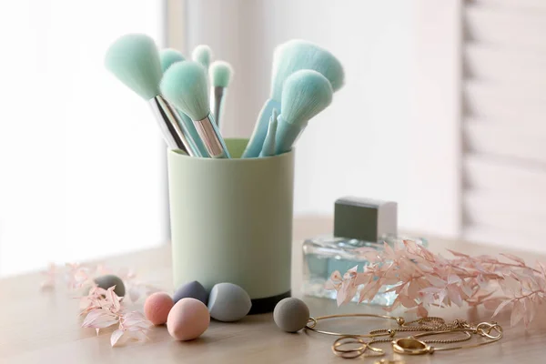 Holder Makeup Brushes Sponges Plant Branches Table Room — Stock Photo, Image