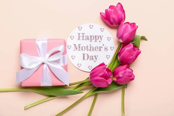 Kort Med Text Happy Mother Day Tulpaner Och Gåva Rosa — Stockfoto