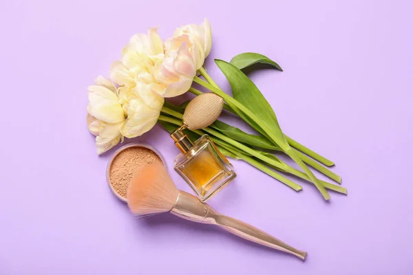 Gyönyörű Tulipán Dekoratív Kozmetikumok Parfüm Palack Színes Háttér — Stock Fotó