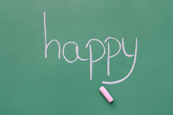 単語幸せなピンクのチョークで緑の黒板 — ストック写真