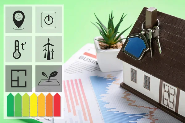 Модель Дома Ключи Цветном Фоне Концепция Энергоэффективности — стоковое фото
