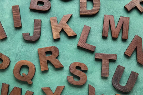 Holzbuchstaben Auf Grünem Hintergrund Alphabet Konzept — Stockfoto