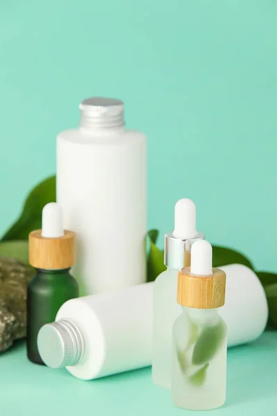 Bottles Natural Serum Cosmetics Plant Leaves Turquoise Background — Stock Photo, Image