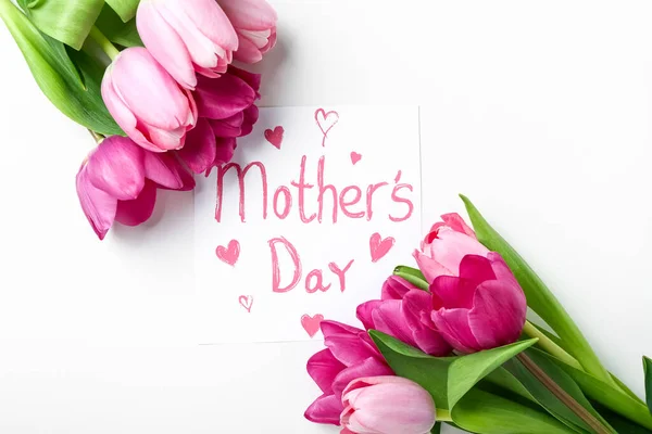 Karta Tekstem Dzień Matki Różowe Tulipany Białym Tle — Zdjęcie stockowe