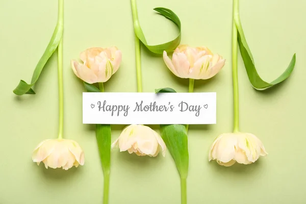 Папір Текстом Happy Mother Day Квітами Зеленому Фоні — стокове фото