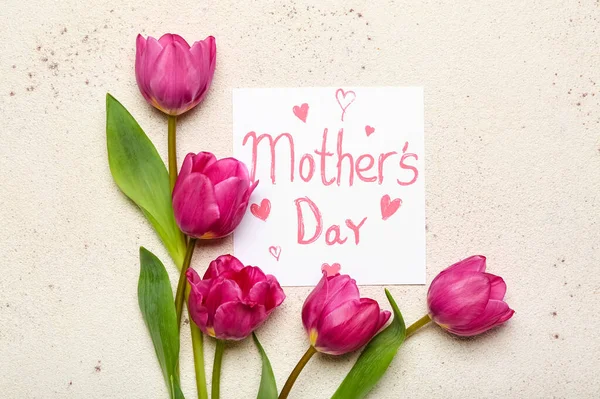 Karta Tekstem Dzień Matki Różowe Tulipany Jasnym Tle — Zdjęcie stockowe