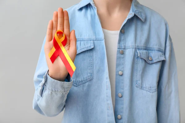 Woman Awareness Ribbon Grey Background Closeup Hepatitis Concept — Stock Photo, Image