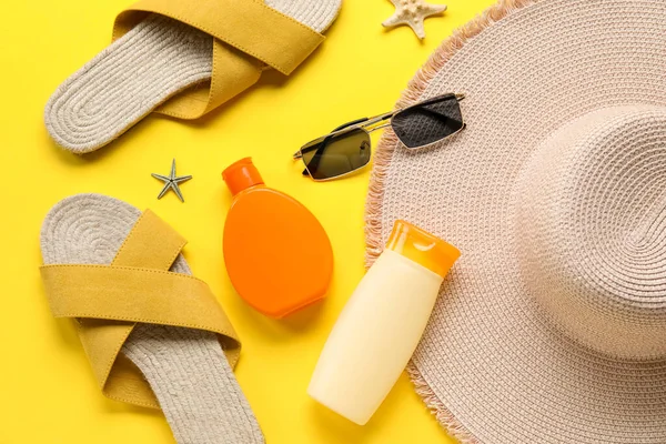 Bottles Sunscreen Beach Accessories Yellow Background — Stock Photo, Image
