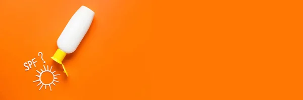 Butelka Kremu Opalania Narysowane Słońce Pomarańczowym Tle Miejscem Tekst — Zdjęcie stockowe