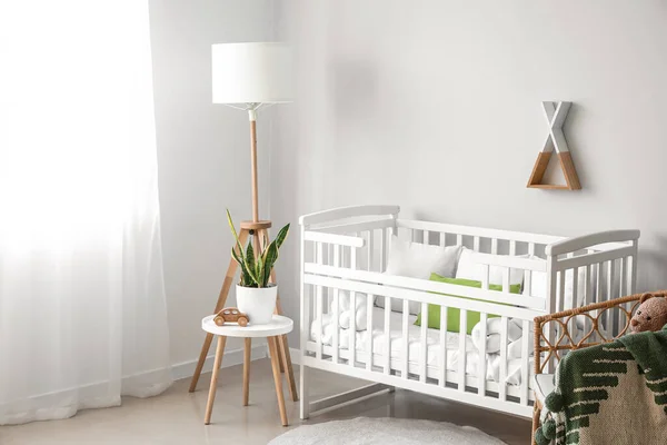 Interiör Ljus Plantskola Med Babysäng Lampa Bord Och Fåtölj — Stockfoto