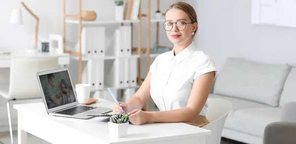 Psychologist Working Patients Online Her Office — Stock Photo, Image