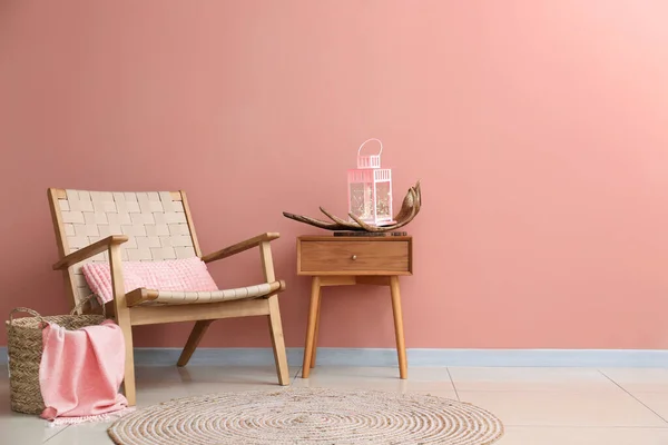 Armchair Wicker Basket Table Pink Wall — Stock Photo, Image
