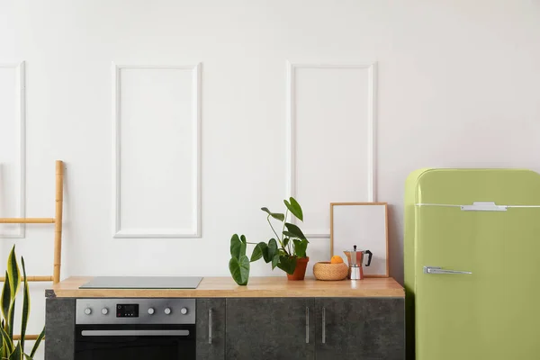 Interior Modern Kitchen Stylish Vintage Refrigerator — Stock Photo, Image
