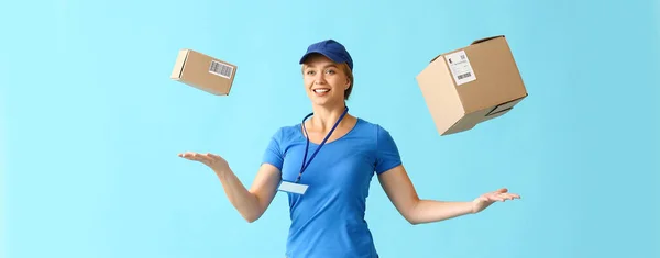 Female Courier Parcels Blue Background — Stock Photo, Image