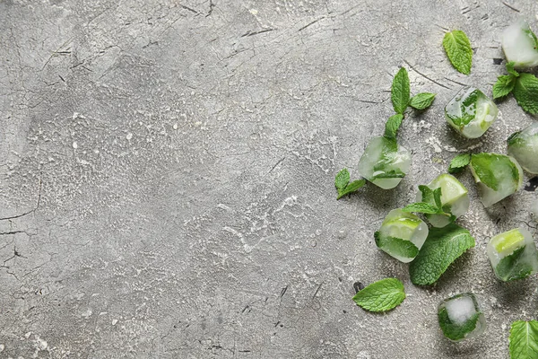 Ice Cubes Mint Lime Grey Background — Stock Photo, Image