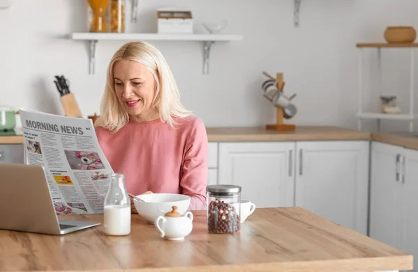 Morning Mature Woman Reading Newspaper Kitchen — Stock Photo, Image