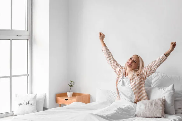 Morning Beautiful Mature Woman Bedroom — Stock Photo, Image