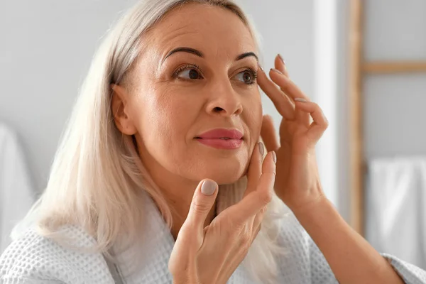 Morning Mature Woman Giving Herself Facial Massage Home — Stock Photo, Image