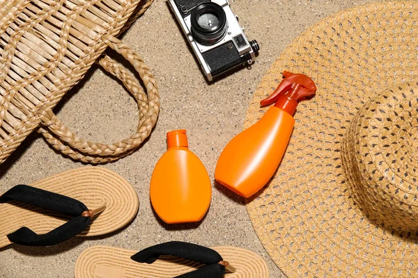 Bottles Sunscreen Cream Beach Accessories Photo Camera Sand — Stock Photo, Image