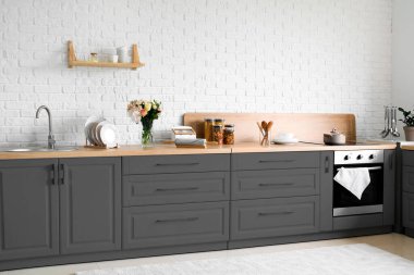 Modern mutfak ve modern mobilyalar.