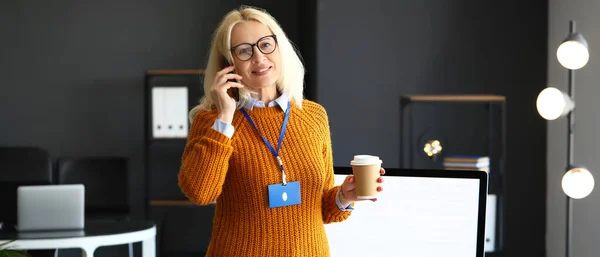 Portrait Mature Businesswoman Talking Phone Office — Stock Photo, Image