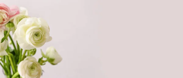 Csokor Gyönyörű Ranunculus Virágok Fény Háttér Helyet Szöveg — Stock Fotó