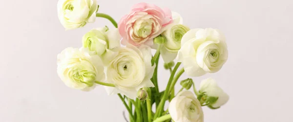 Букет Красивых Цветков Ранункулуса Светлом Фоне — стоковое фото