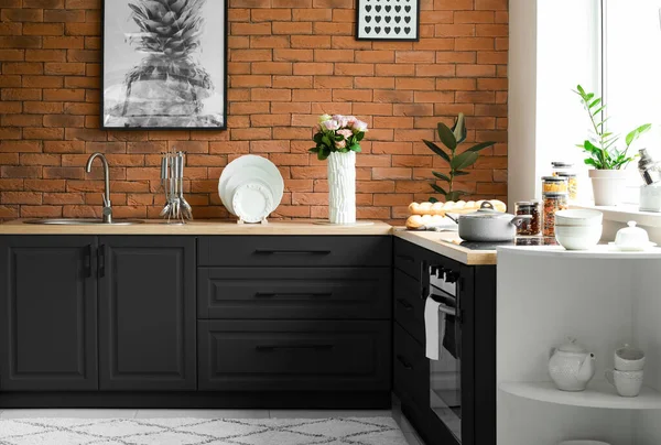 Interior Modern Comfortable Kitchen Dark Furniture — Stock Photo, Image