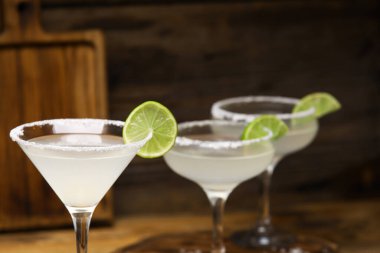 Masada lezzetli margarita kokteylleri, yakın plan.