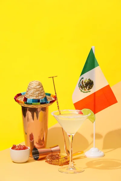 Copa Sabrosa Margarita Cóctel Coctelera Sombrero Bandera México Sobre Fondo — Foto de Stock