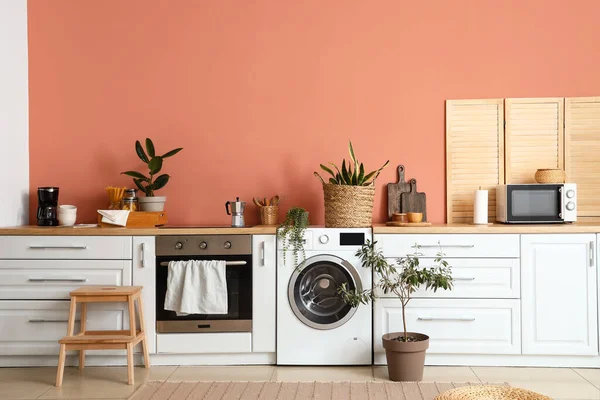 Stijlvol Interieur Van Keuken Met Moderne Wasmachine — Stockfoto