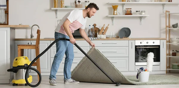 Young Man Vacuuming Floor Kitchen — Stock Photo, Image