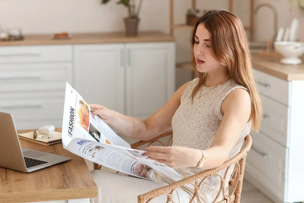 Beautiful Young Woman Reading Morning Newspaper Kitchen — Stock Photo, Image