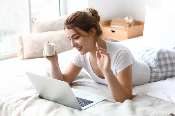 Morning Beautiful Young Woman Laptop Coffee Bedroom — Stock Photo, Image