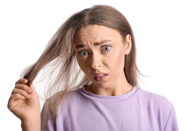 Stresowana Młoda Kobieta Problemem Wypadania Włosów Izolowane Białym — Zdjęcie stockowe