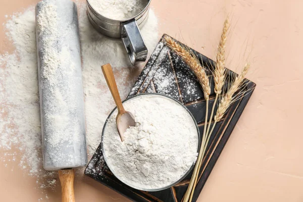 Bowl Wheat Flour Utensils Color Background — Stock Photo, Image