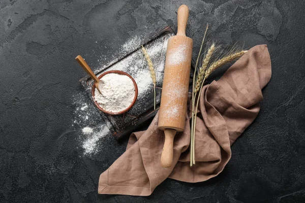 Bowl Wheat Flour Wooden Rolling Pin Dark Background — Stock Photo, Image