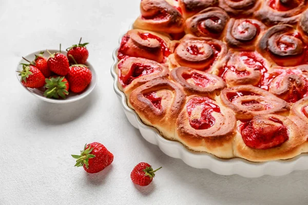 Baking Dish Strawberry Cinnamon Rolls White Background — Stock Photo, Image
