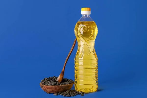 Bottle Oil Wooden Bowl Sunflower Seeds Blue Background — Stock Photo, Image