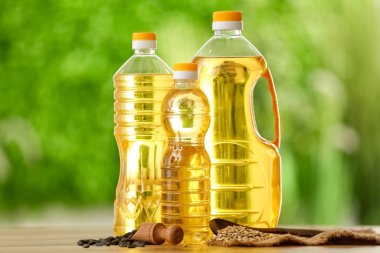 Masada ayçiçeği yağı ve tohum şişeleri