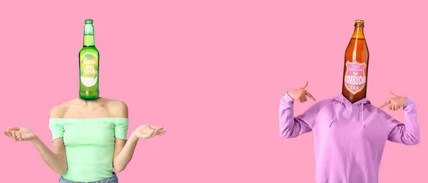 Жінки Пляшками Свіжого Комбуча Чаю Замість Голови Рожевому Фоні Банер — стокове фото