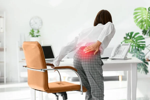 Young Woman Feeling Back Pain Office — Stock Photo, Image