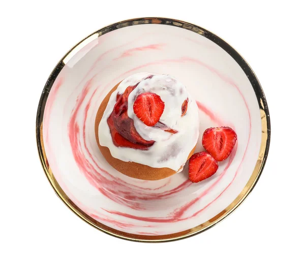 Plate Strawberry Cinnamon Roll Cream White Background — Stock Photo, Image