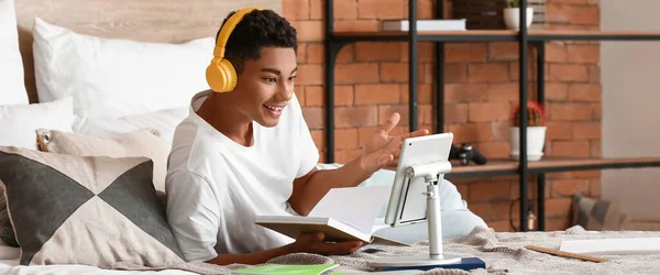 African American Teenage Boy Studying Online Home — Stock Photo, Image